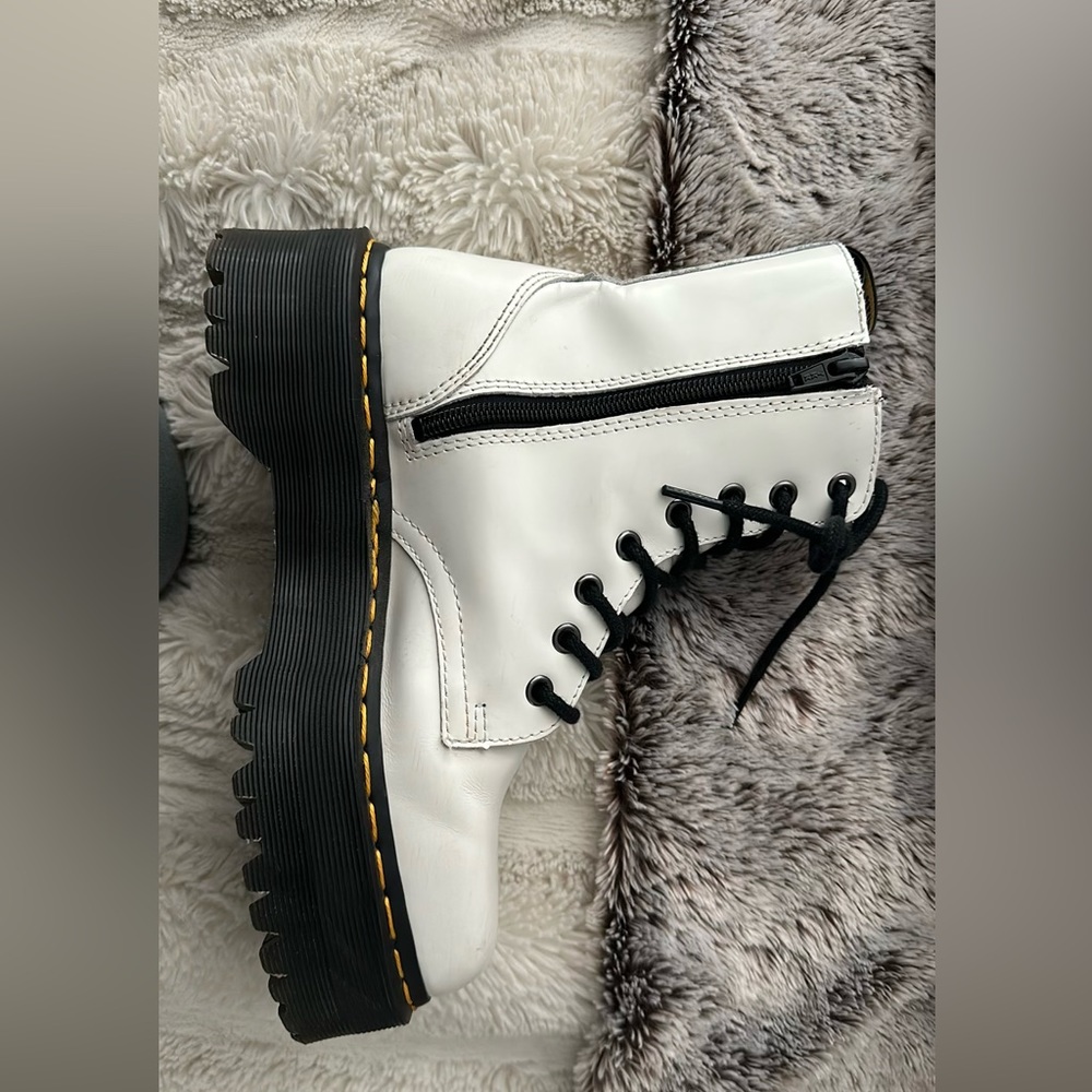 Women’s platform white high top Doc martens. - Picture 3 of 7